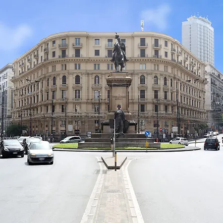 Piazza Bovio 22 4*