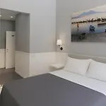 Piazza Bovio 22 4*