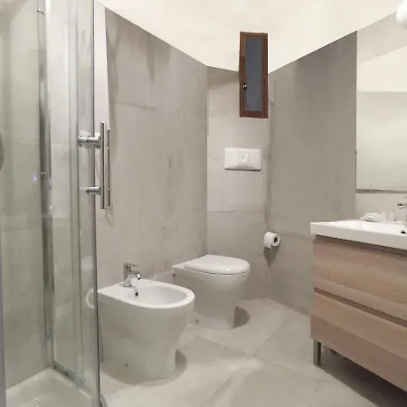 Piazza Bovio 22 3* نابولي