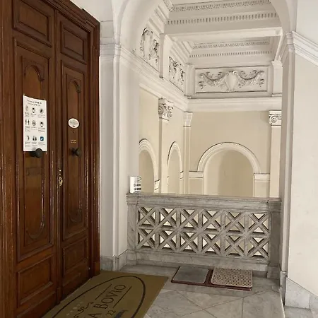 Piazza Bovio 22 بيت ضيافة 3*