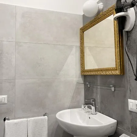 Piazza Bovio 22 بيت ضيافة 3*
