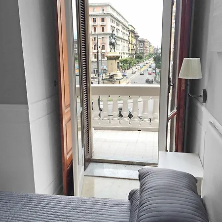 Piazza Bovio 22 3* نابولي