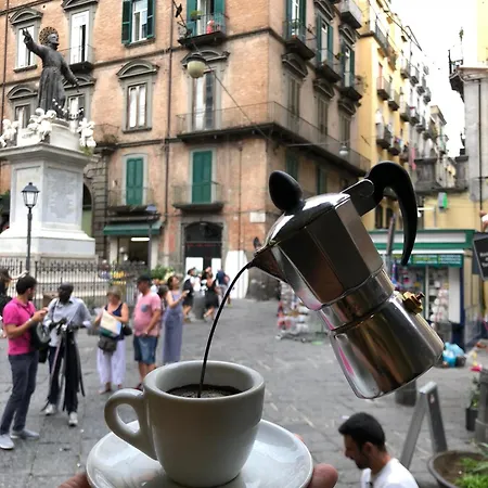Piazza Bovio 22 4* Nápoles
