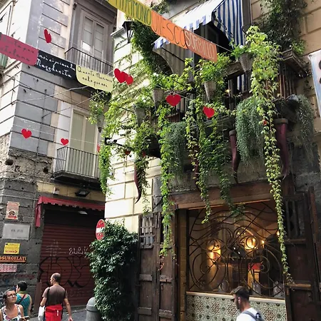 Piazza Bovio 22 4*