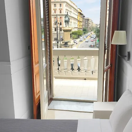 Piazza Bovio 22 4* Nápoles