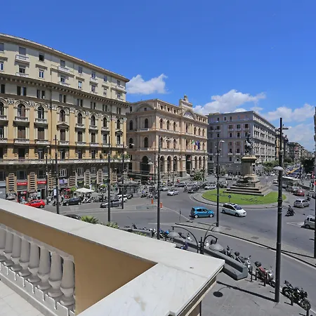 Piazza Bovio 22 Nápoles