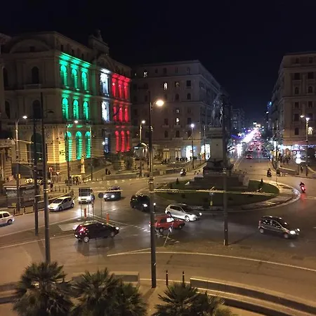Piazza Bovio 22 بيت ضيافة