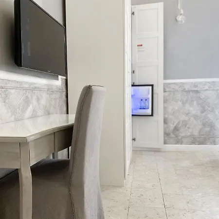 Piazza Bovio 22 4* Napels