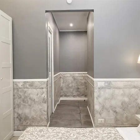 Piazza Bovio 22 4* Napels