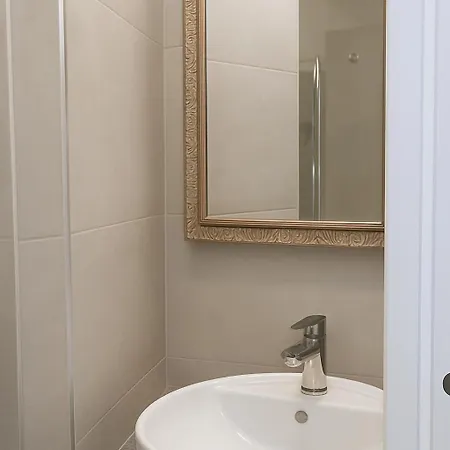 Piazza Bovio 22 3*