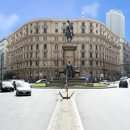 Piazza Bovio 22