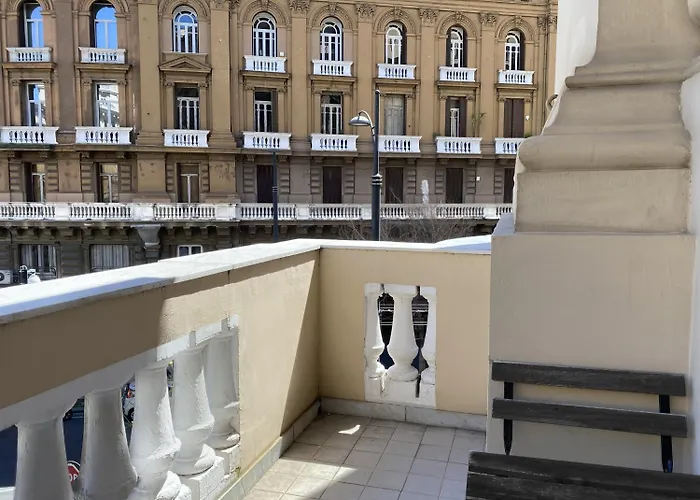 Piazza Bovio 22 4*