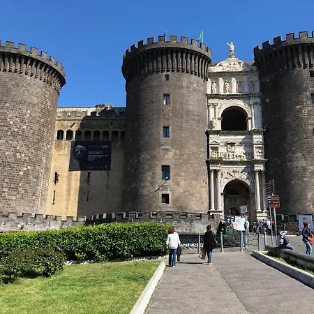 Piazza Bovio 22 3* Naples